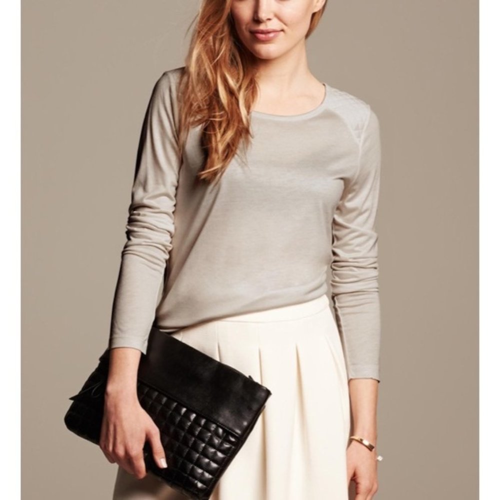 Banana Republic quilted shoulder long sleeve XL